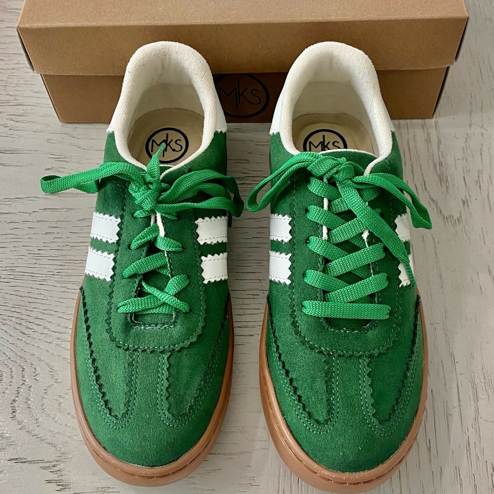 Maker’s Fashion Hunter Green White Slip-on Nonskid Athletic Sneakers 7.5, 8.5